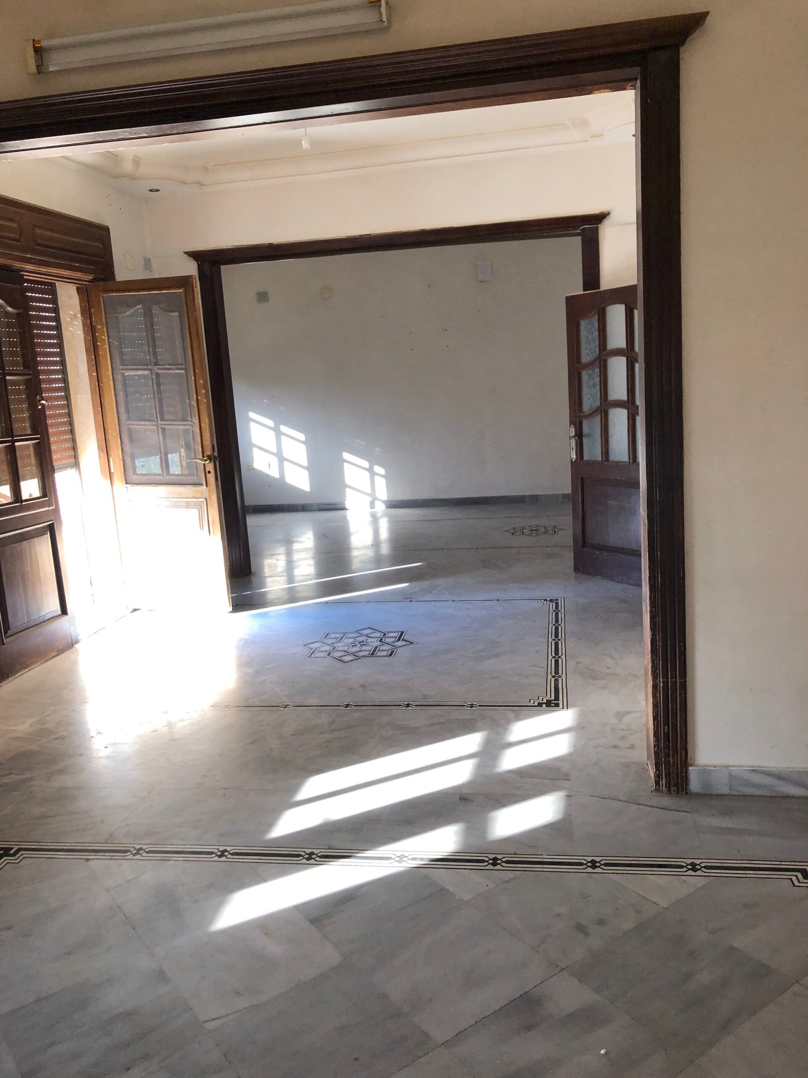 شقة للايجار في حي جمعية الزهراء 6 غرف